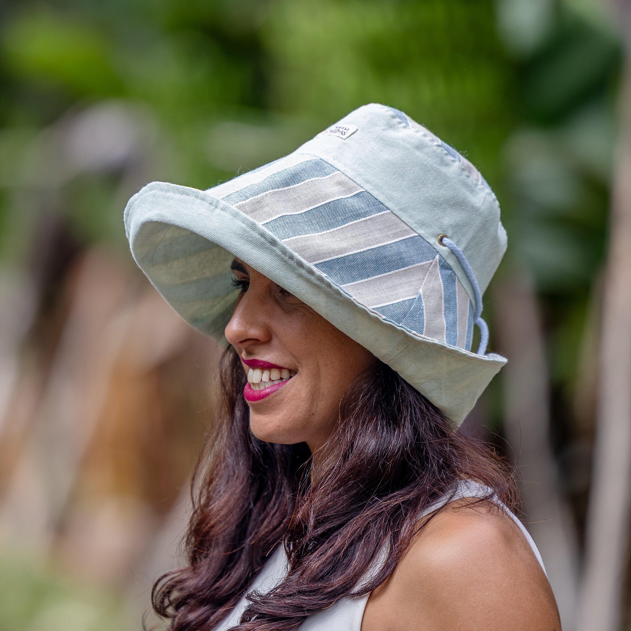 SOMBRERA ALA LARGA RAYA NEUTRA ANCHA