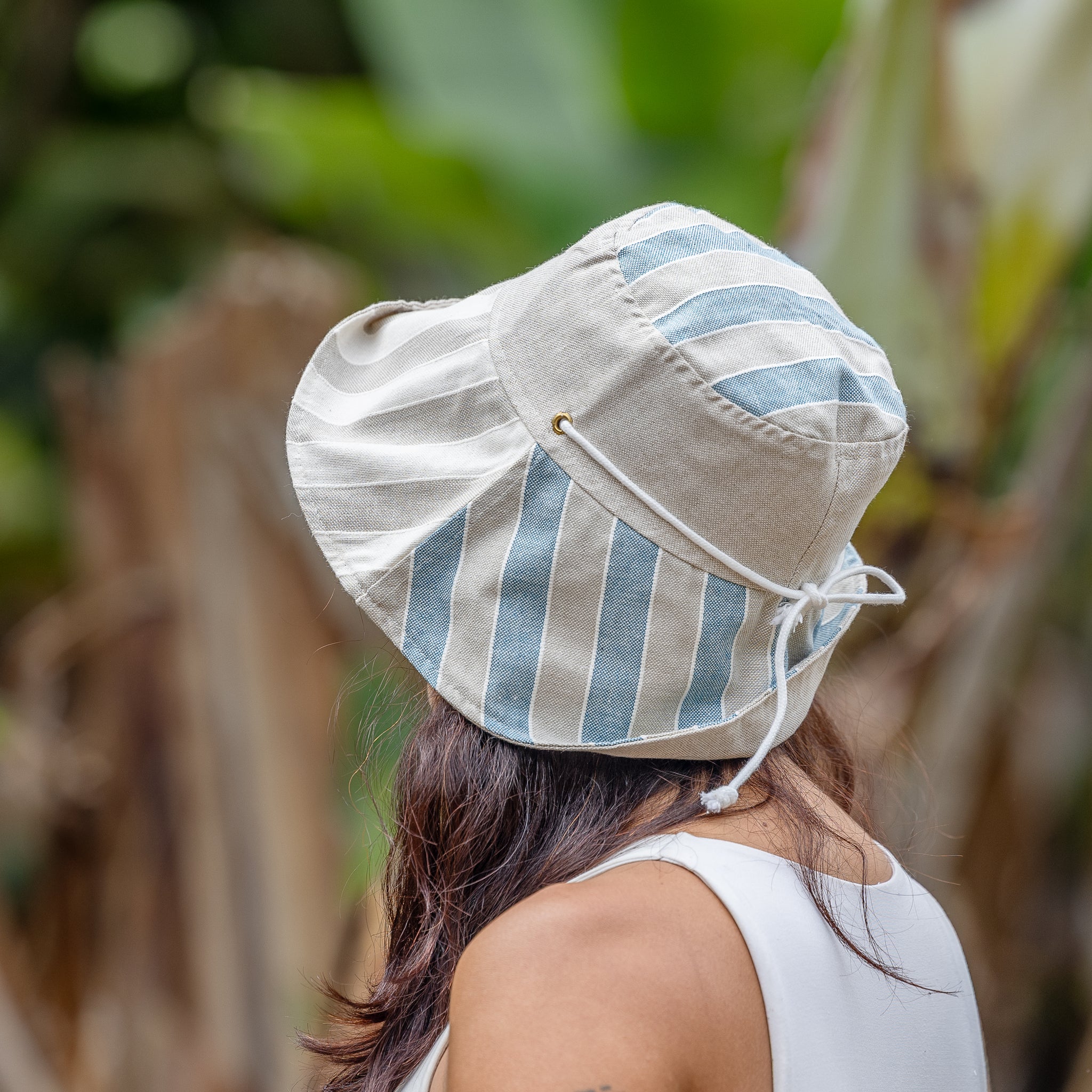 SOMBRERA ALA CORTA RAYA NEUTRA ANCHA