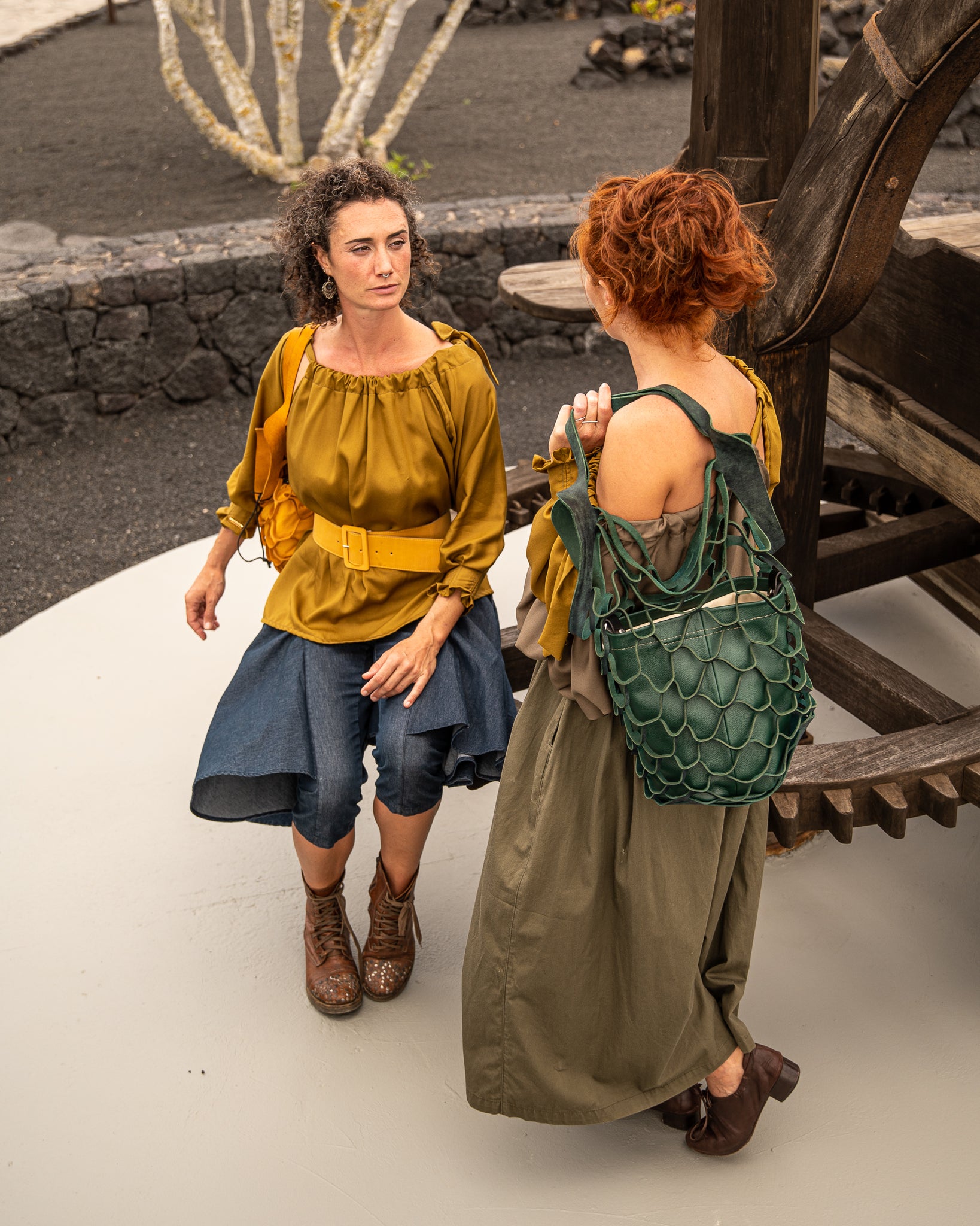 BLUSA ENCAMINADA (Melaza) Escala